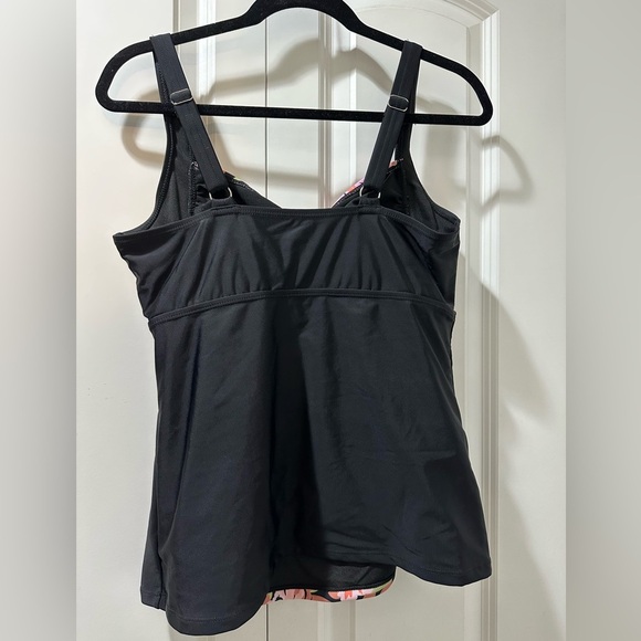 BloomChic Plus Size Floral Print Swim Top - Picture 2 of 2